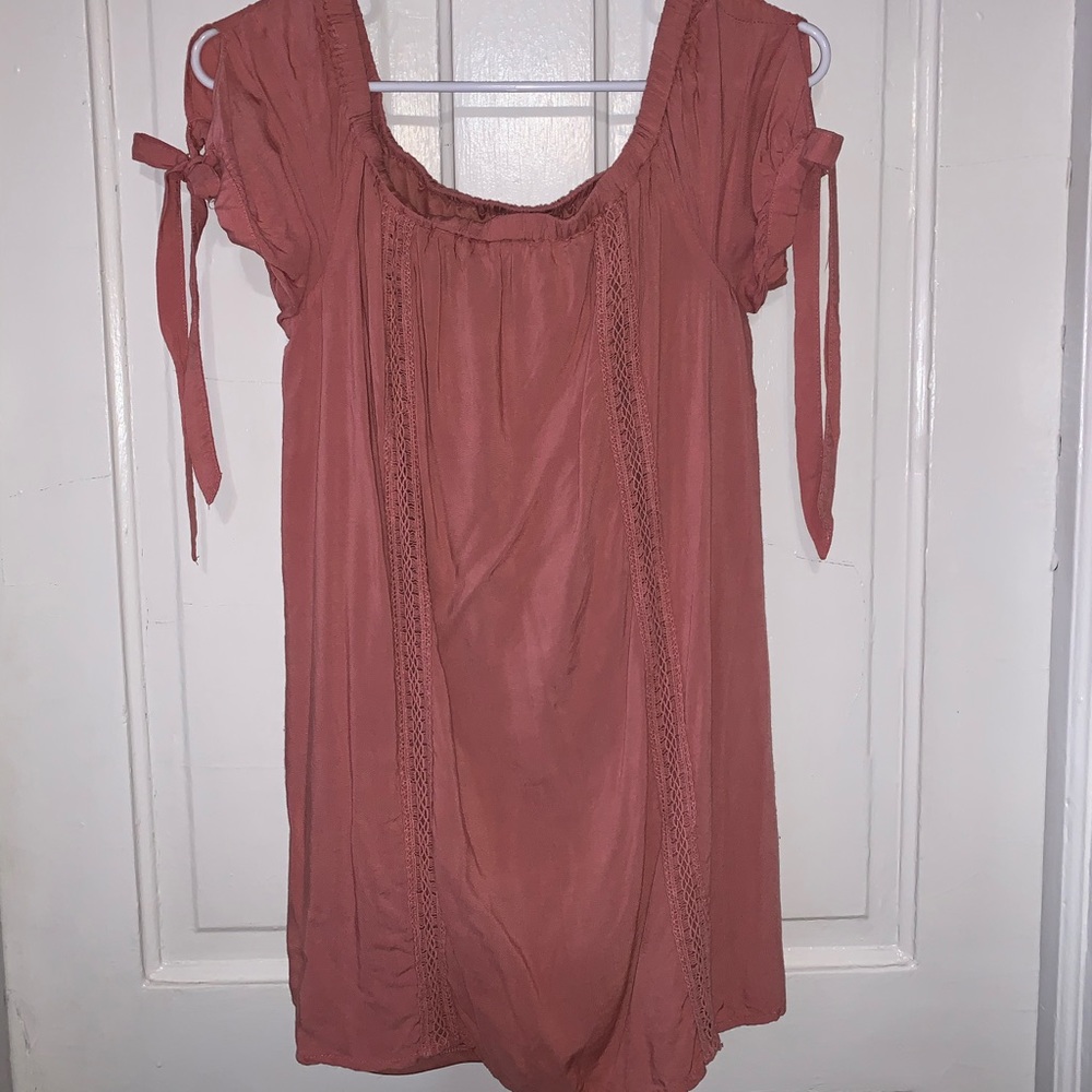 Used. Charlotte Russe. Off Shoulder Dress. Dusty Pink Color. Size Medium.